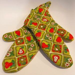 ❌SOLD❌ Vtg 60’s Mod Flower Oven Mitts